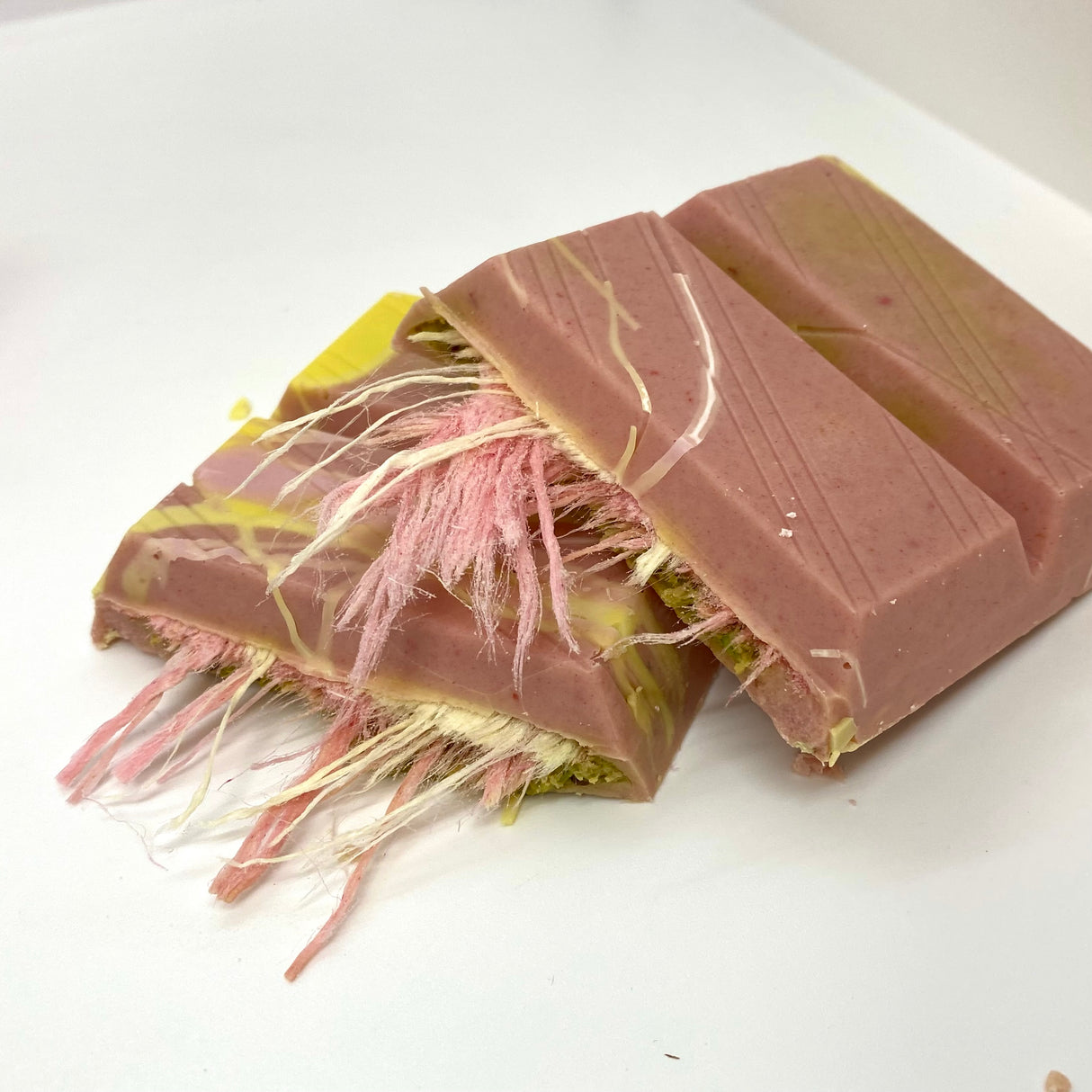 Beyoglu | Capelli d'angelo lampone cioccolato con zucchero filato e crema di pistacchio