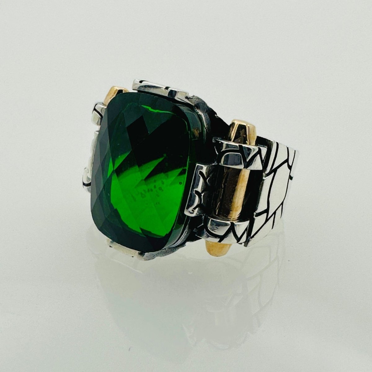 Emerald Silver Handmade Men's Ring - TryAladdin