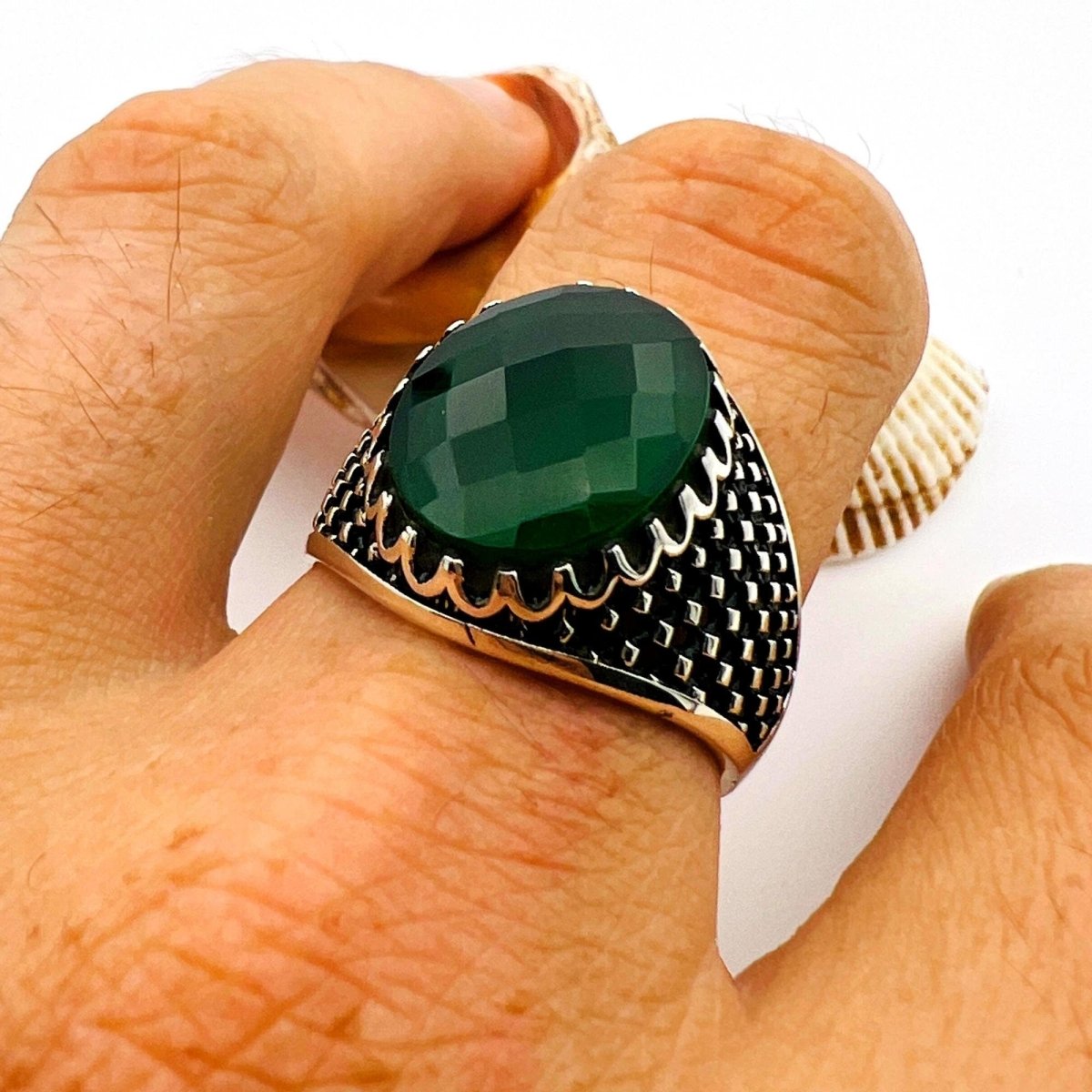 Green Emerald Oval Stone Men's Ring - TryAladdin