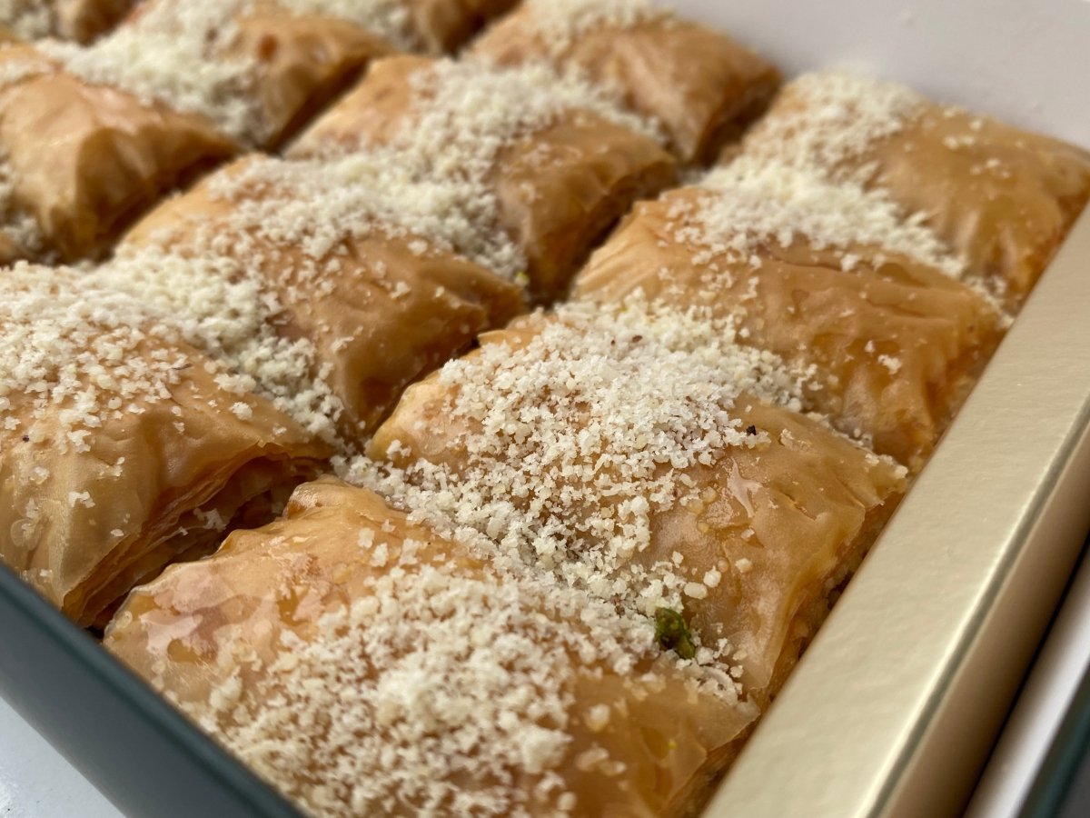 Karakoy Gulluoglu | Turkish Nadir Dolama Baklava with Hazelnut - TryAladdin