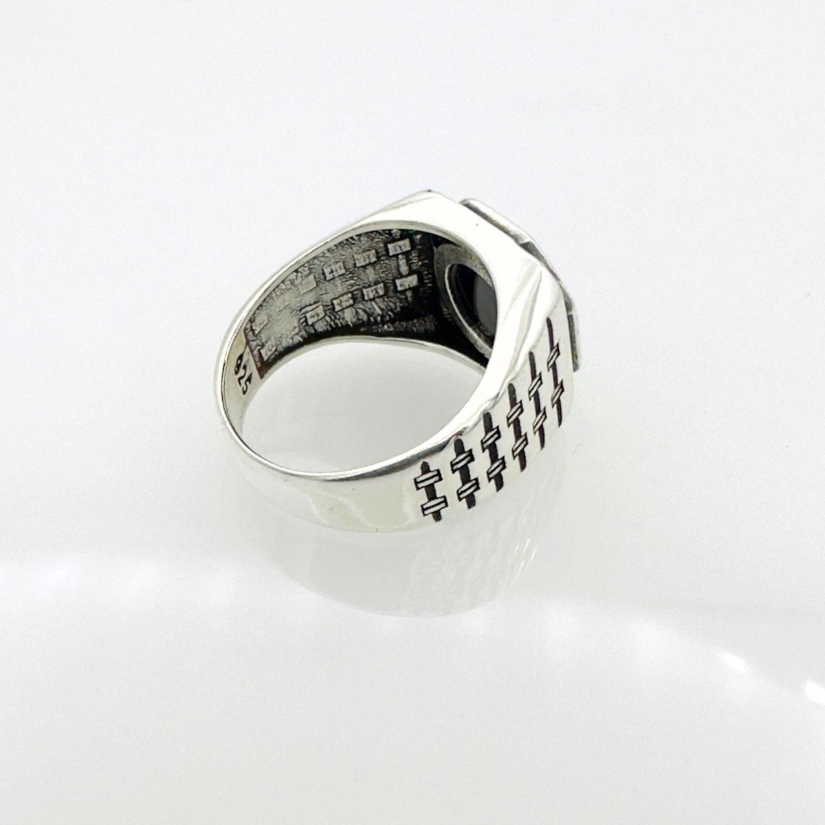 Men's Natural Black Onyx Silver Ring - TryAladdin