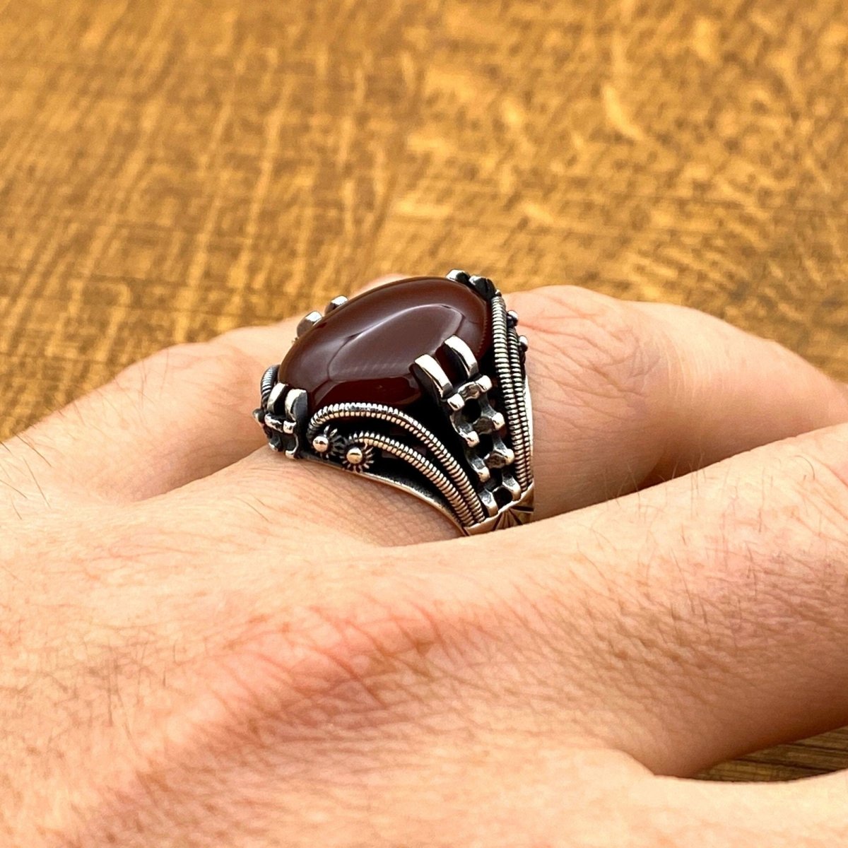 Men's Yemeni Aqeeq Stone Red Agate Silver Ring - TryAladdin