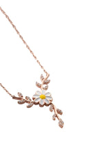 Nereze | Daisy Necklace With White Enamel on a Branch - TryAladdin