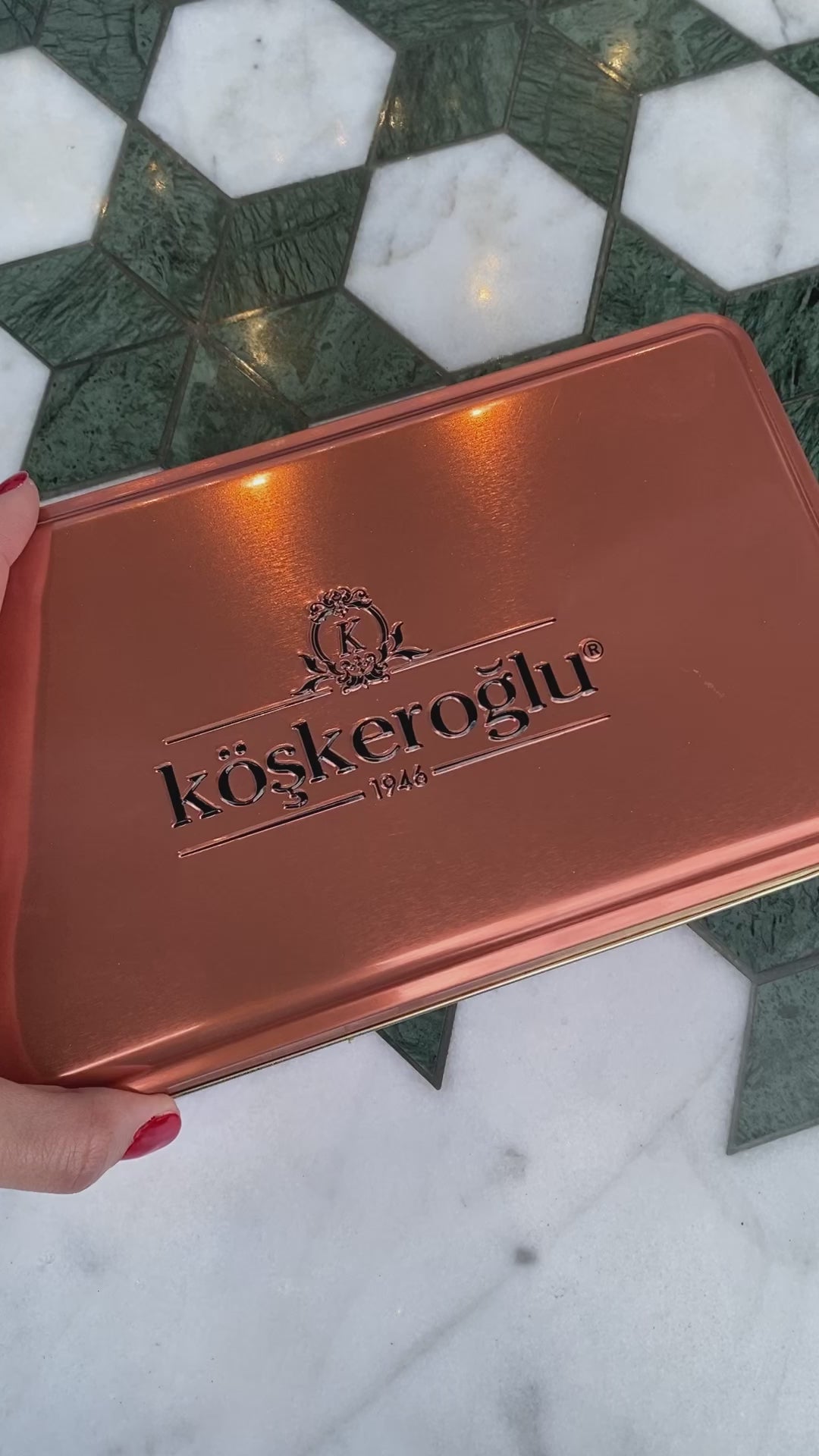 Koskeroglu  | Square Baklava with Pistachio in Gift Metal Box